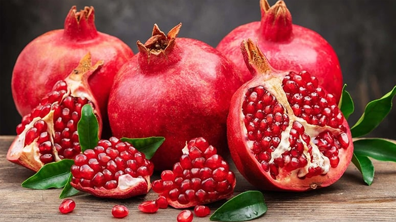 তাজা ডালিম প্রিমিয়াম মানের রসালো ও পুষ্টিকর ফল